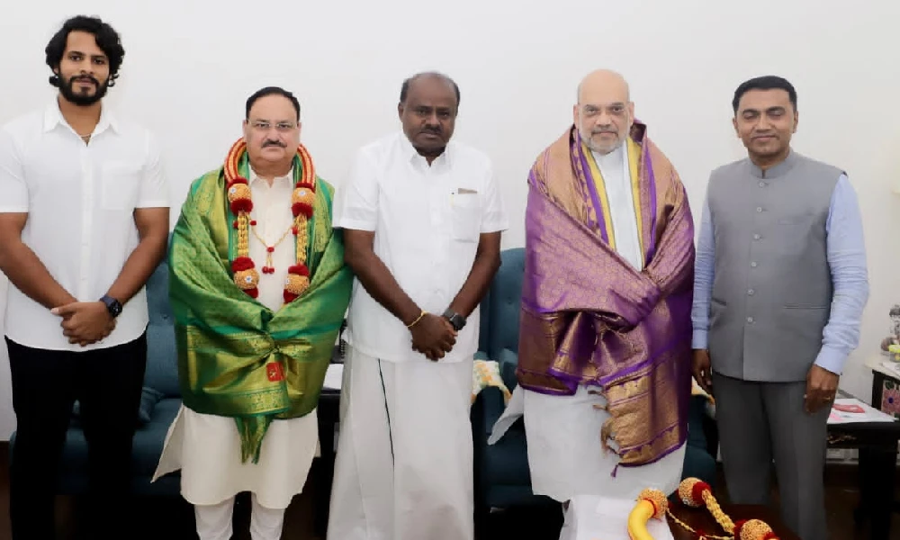 HD Kumaraswamy Meets Amit Shah