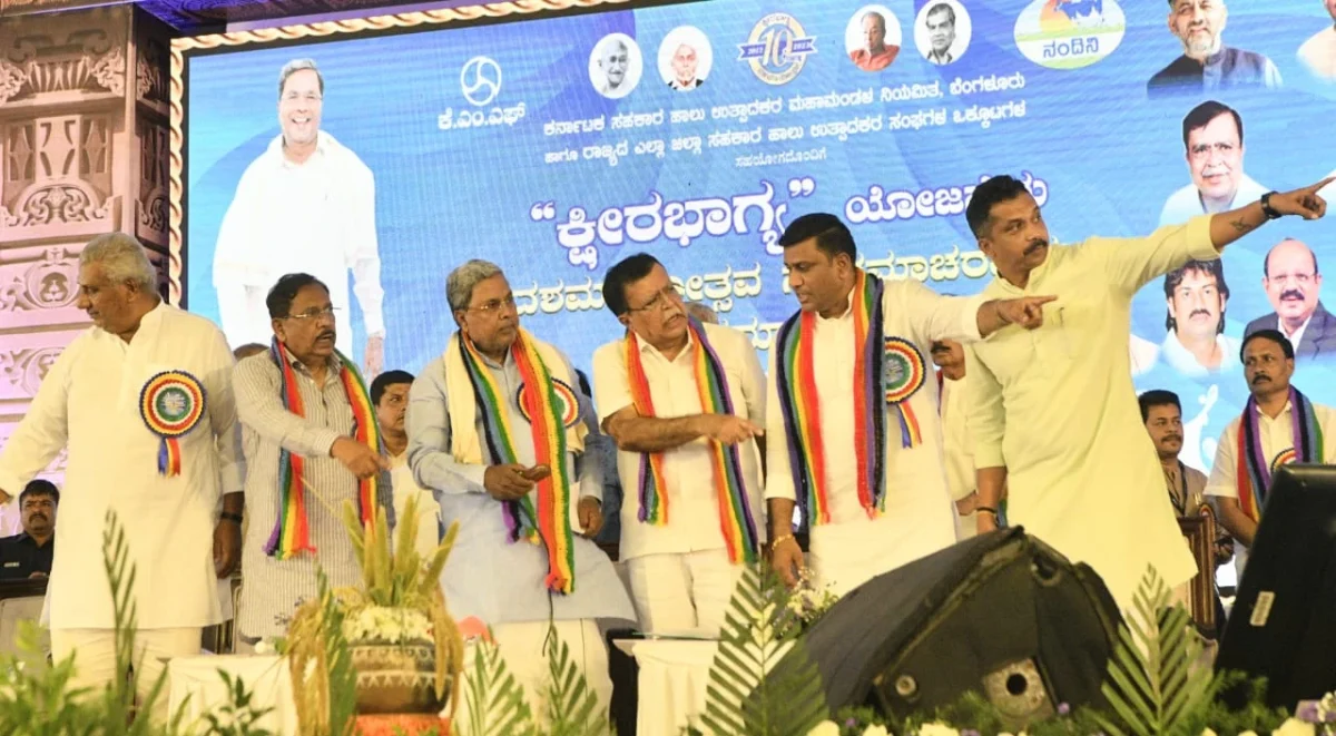 CM Siddaramaiah  with congress leaders