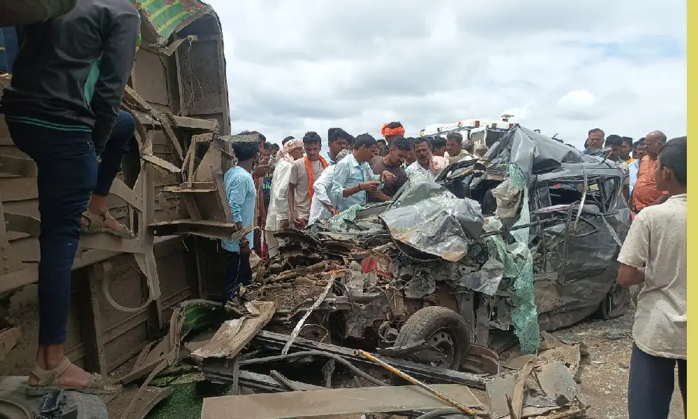 Bus car accident at Lakkundi cross, two died