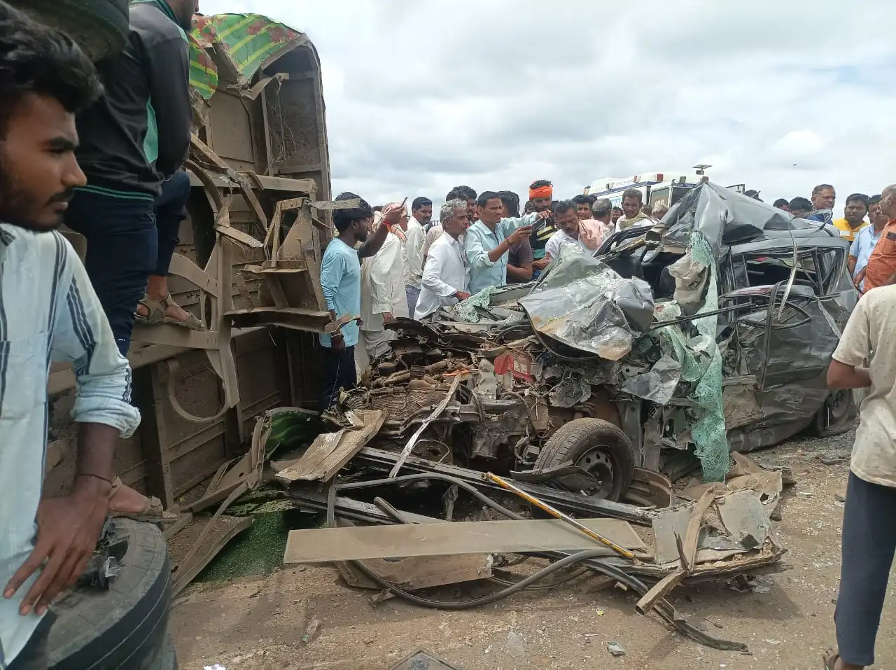 Road accident at lakkundi kills two