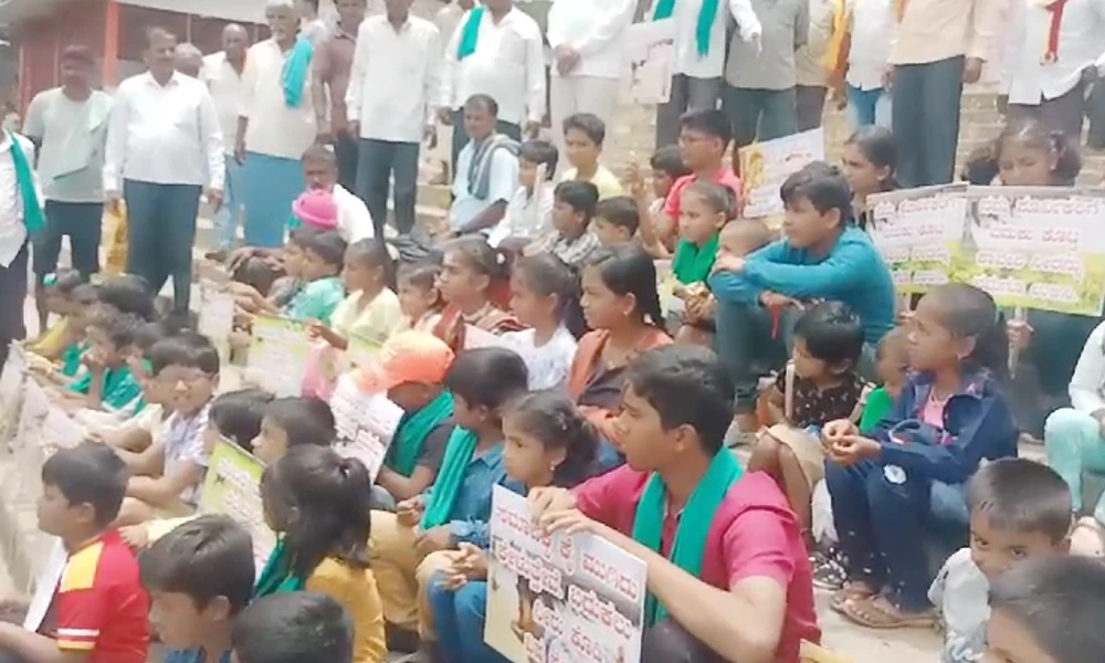 Childrens protest in Srirangapatna