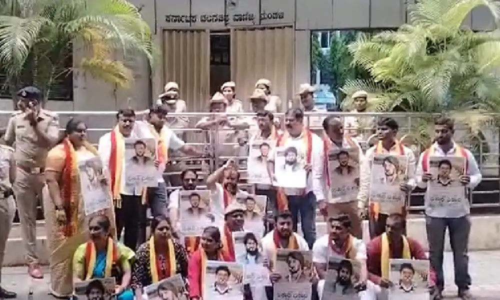 Protest infront of Karnataka Film Chamber of Commerce
