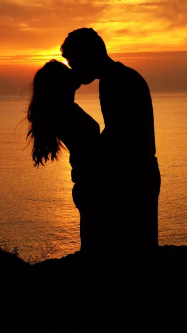 Silhouette of Lovers Kissing at Sunset Shilajit Benefits