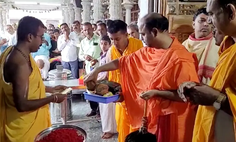Shivamogga News Special Puja of Shravan month at Hombuja Jain Math