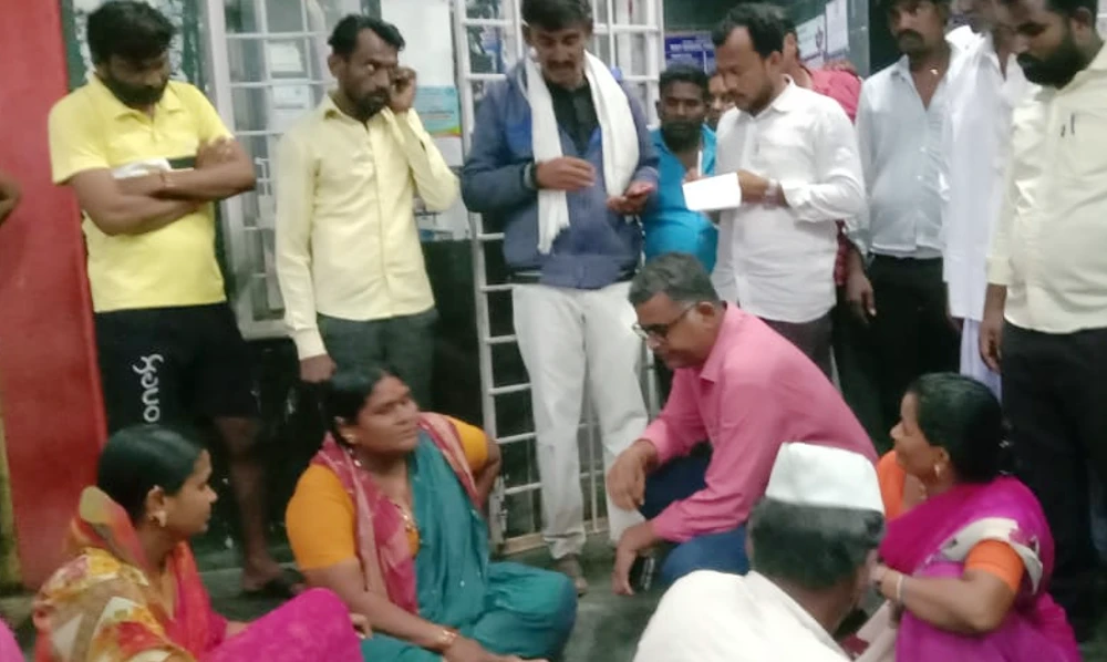 Relatives of deceased woman at Kalaburagi hospital