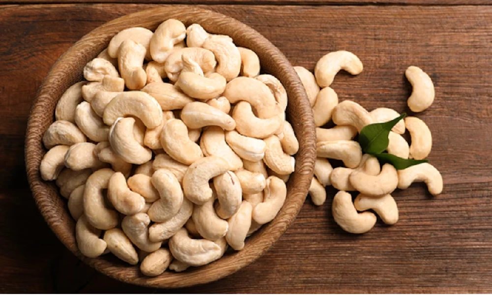cashews In bowl