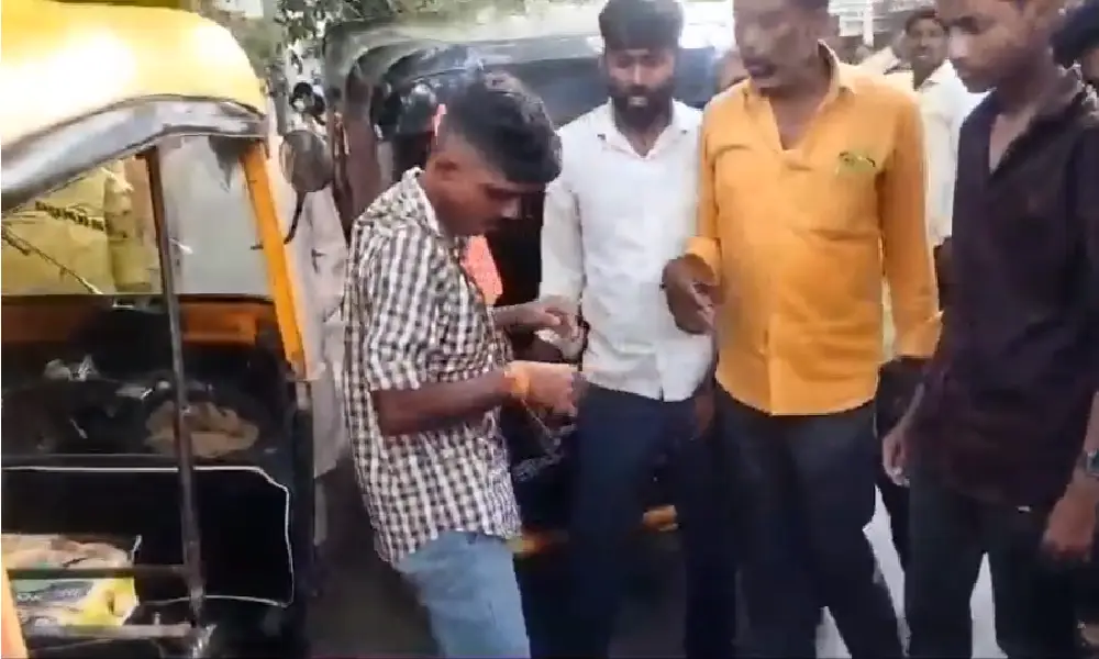 Bus Conductor thrashed by girls family in Davanagere