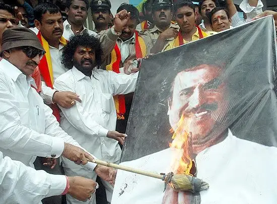 vatal protest against Rajinikant