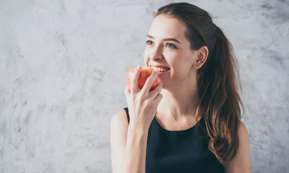 Beauty woman eat apple for health