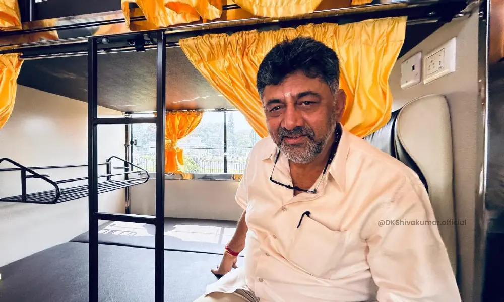 DK Shivakumar in Pallakki bus