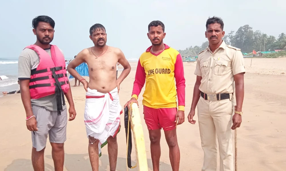 Tourists Rescued in gokarna