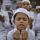 Some Student offering namaz at school and Principal Suspended