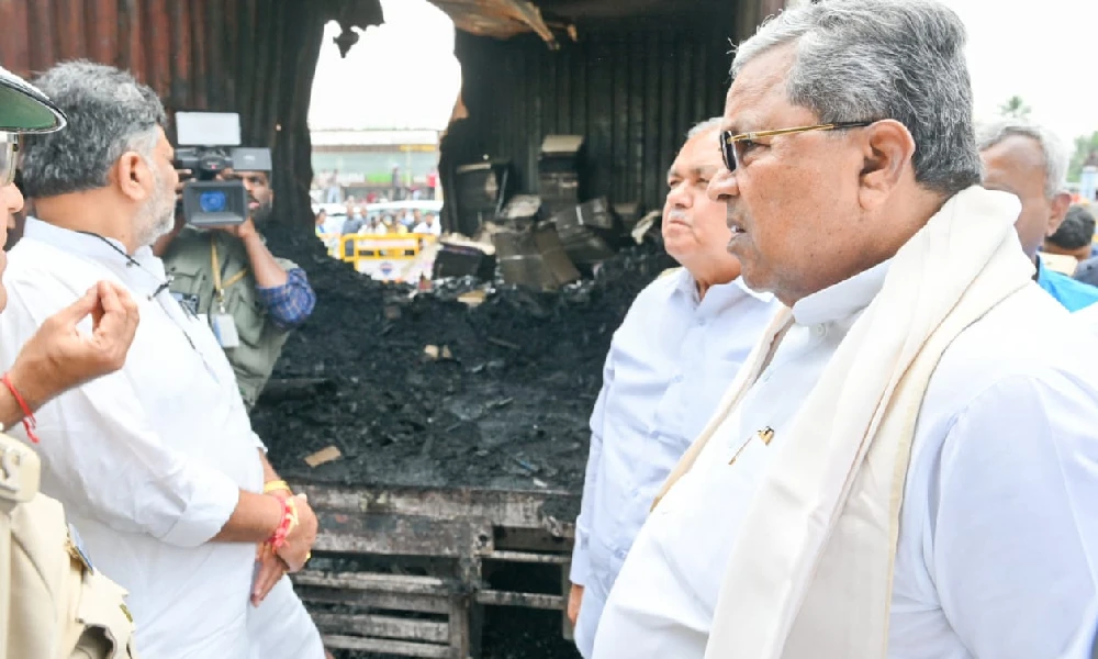 Siddaramaiah visits Attibele Fire Accident place