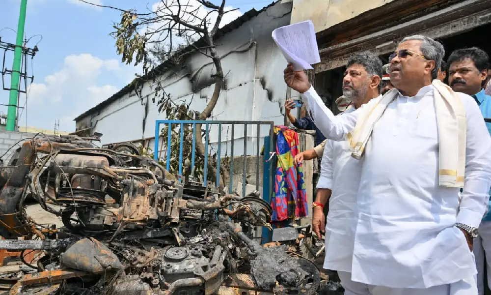 Siddaramaiah visits Attibele Fire Accident place