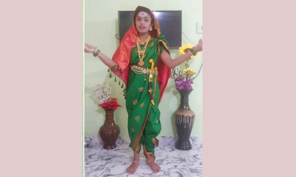 Sriraksha of Yallapur won the first place in the state-level costumed speech competition