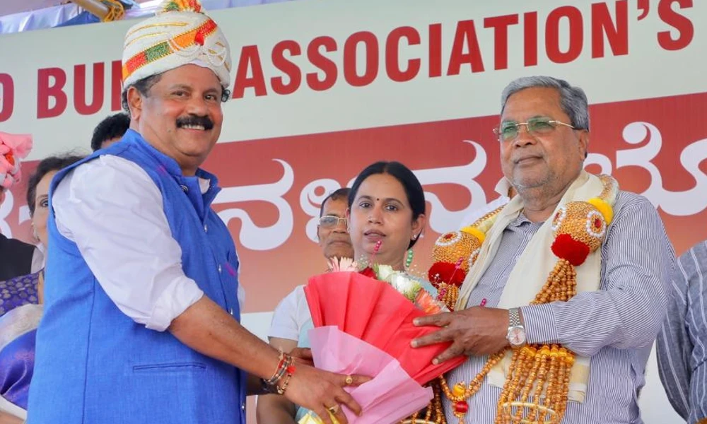 Siddaramaiah was felicitated in World Bunts Conference