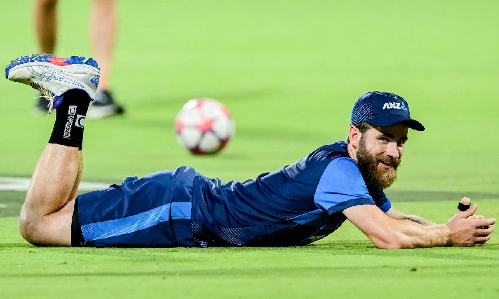 Kane Williamson with protection on his broken left thumb