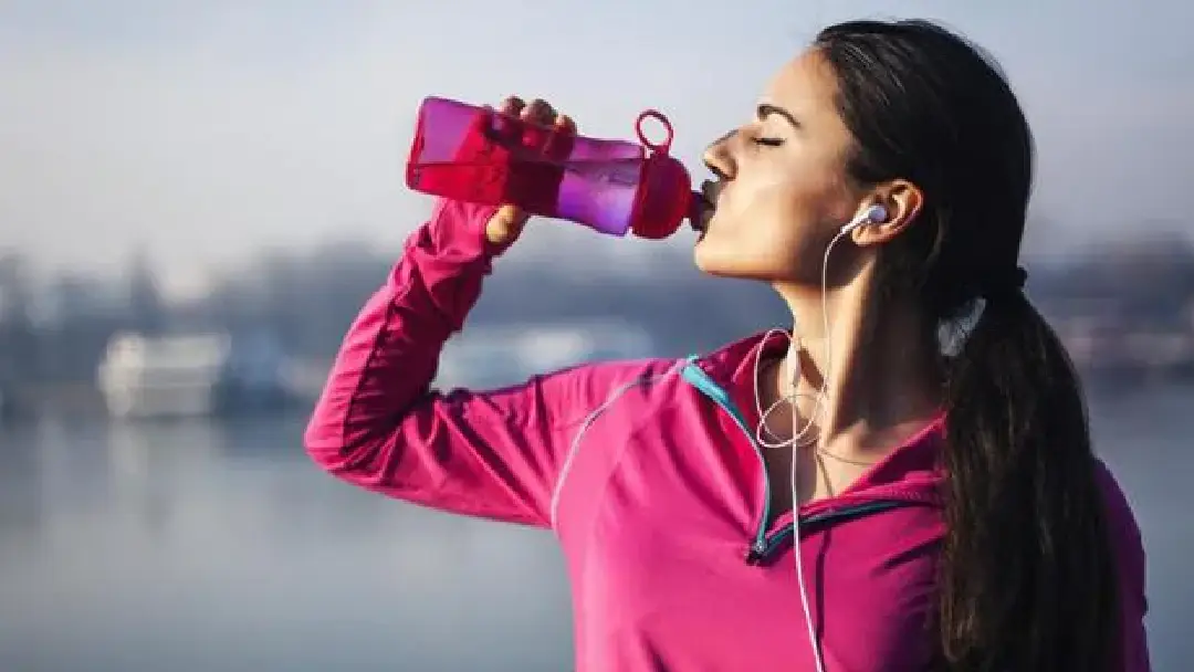 putting tablet in Drinking water bottle