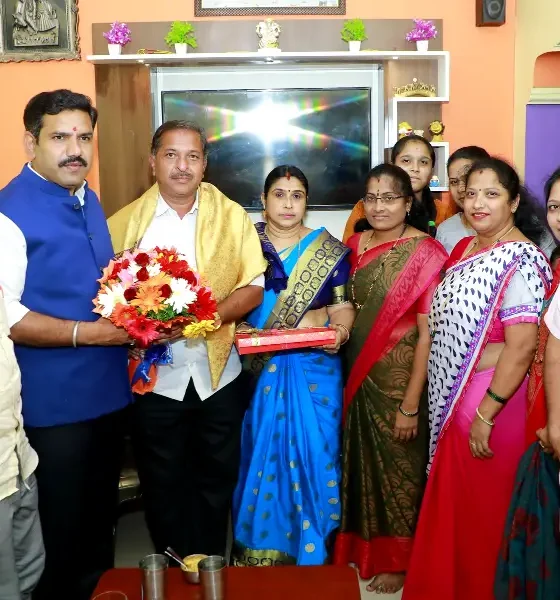 BJP State President BY Vijayendra visited the residence of Gajendra S Kordekar at Shikaripura