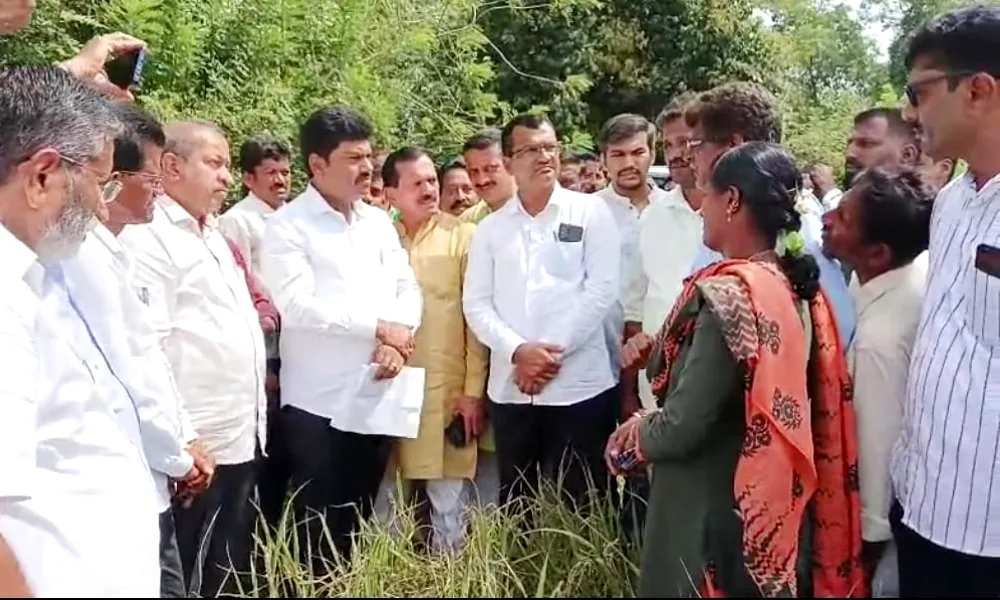 Drought study in Narura village by MP b y Raghavendra and BJP leaders