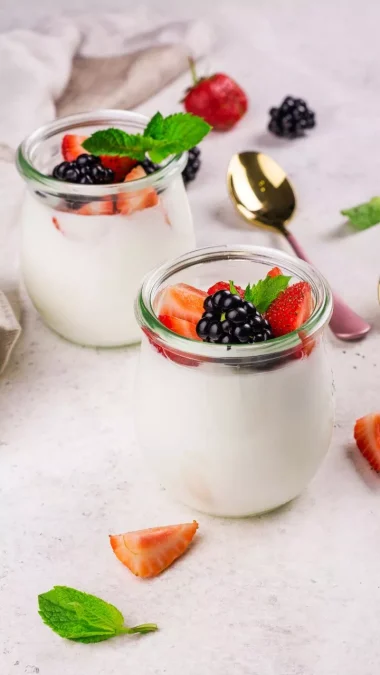 Low fat Yogurt with Berries Weight Loss Snacks