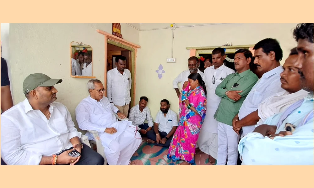 Father two children death in road accident MLA Channareddy Patil visited Shivapura village and condolence
