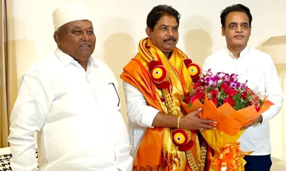 Opposition Leader R Ashok holds trust formula meet Basavaraj Bommai and Ashwath Narayan 