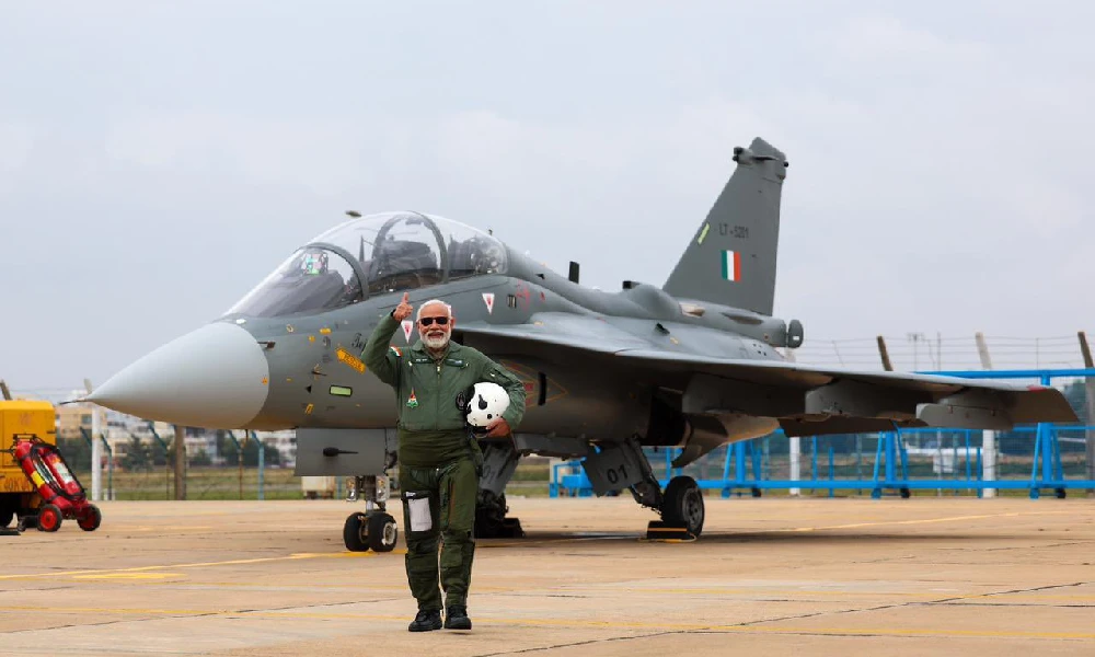 pm modi in Tejas