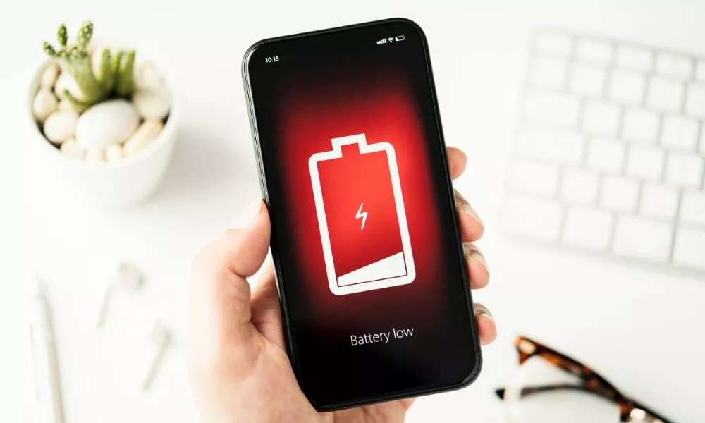 Low battery warning on mobile phone screen