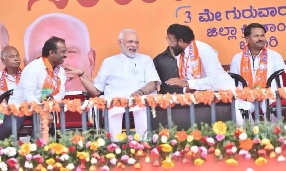 N Ravi kumar  with PM Modi
