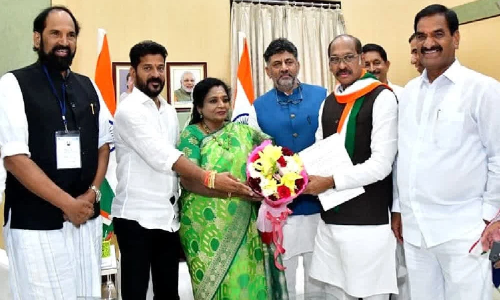 Congress delegation met Telangana Governor and stake claim to form govt