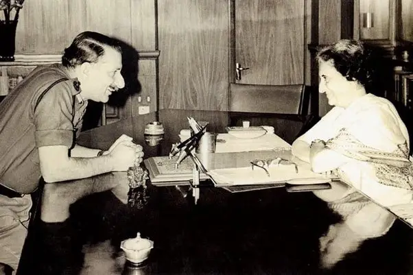Sam Manek shaw with Indira Gandhi