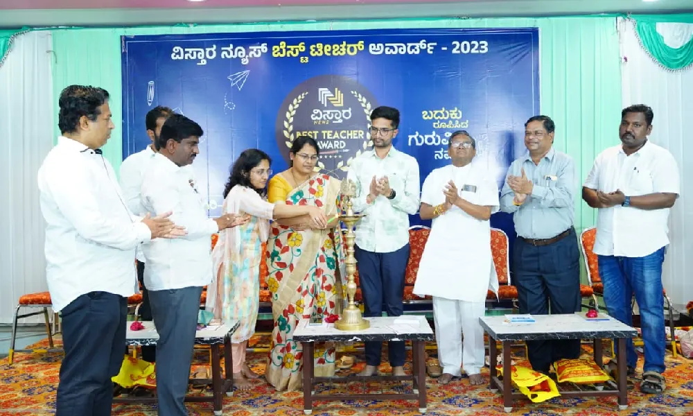 Vistara News Best Teacher Award -2023 programme inauguration by Yadgiri DC Sushila B. at Yadgiri