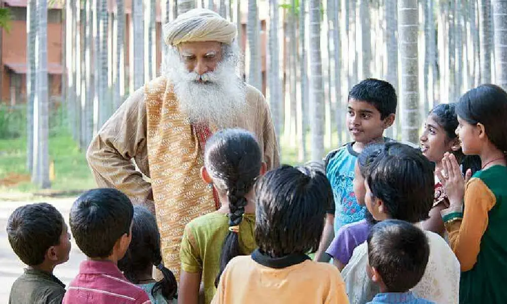 sadghuru with students