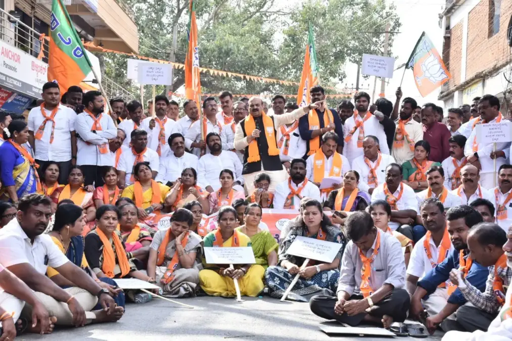 BJP Protest Against Hanagal rape CaSe in Haveri