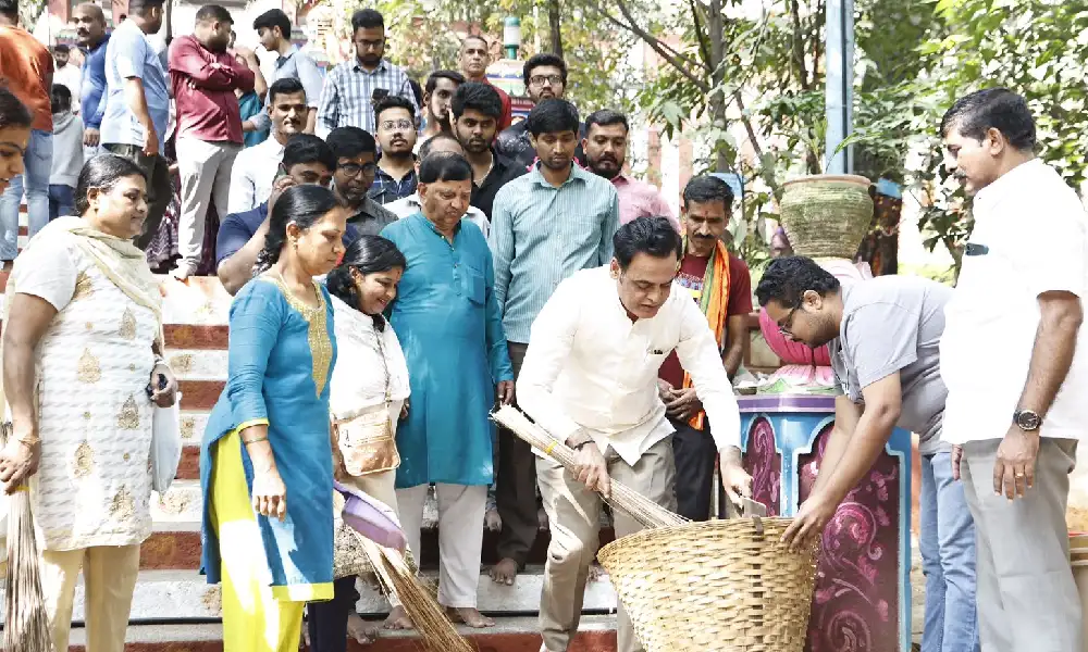 DR CN Ashwath Narayan clean temples