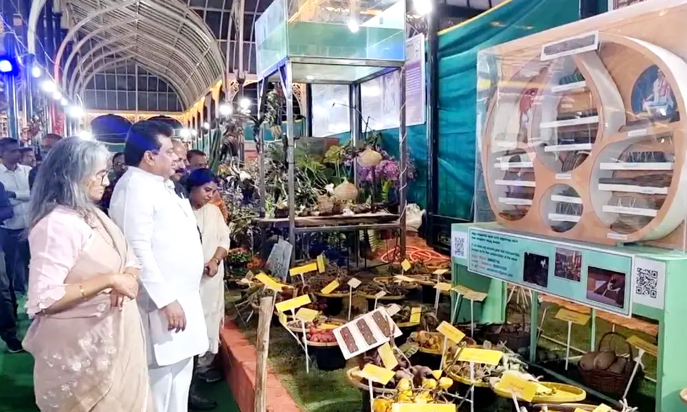 MB Patil visit flower show
