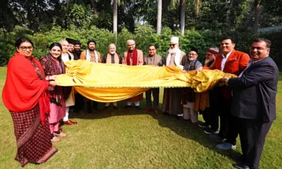 PM Narendra modi presents chadar to Ajmer Sharif dargah