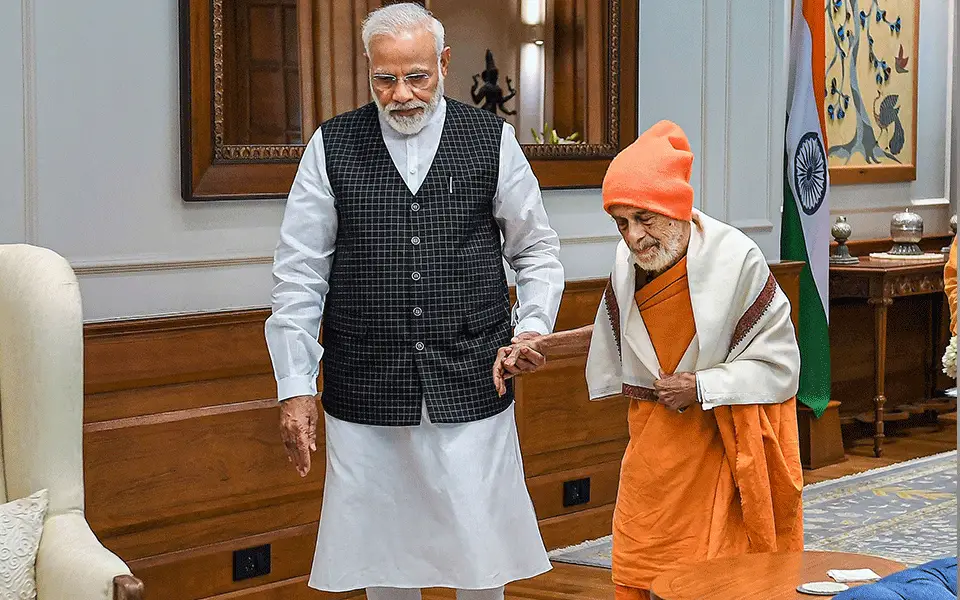 Pejavara Shri Ayodhya with PM Narendra Modi