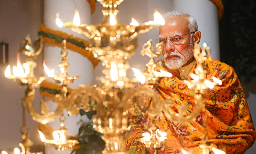 Ram deepotsav in ayodhya ram mandir, PM Modi lights Ram Jyoti
