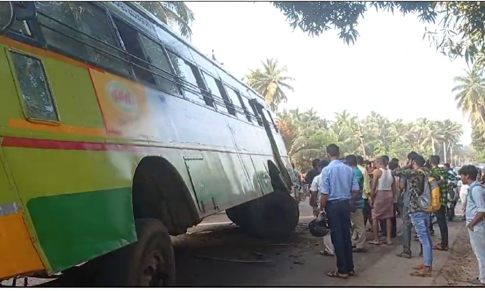 Road Accident Bus Fall Down
