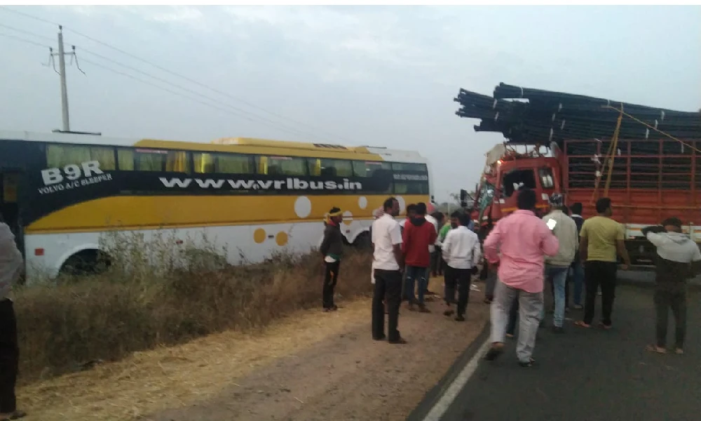 Lorry Bus Hit In Yadagiri