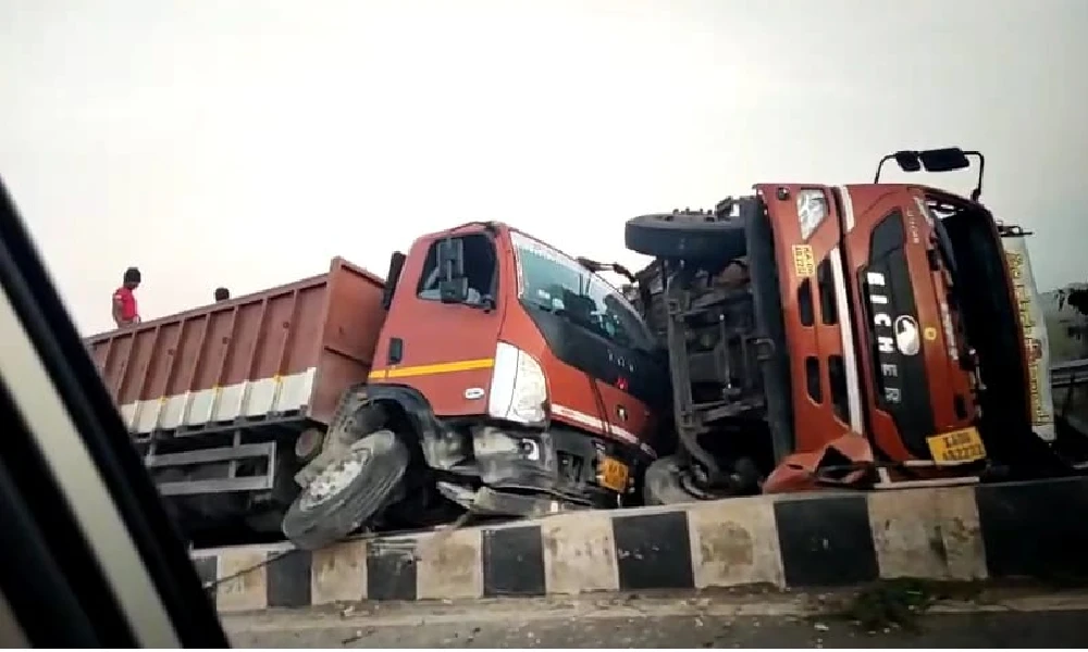 Road Accident in chikkbalapura