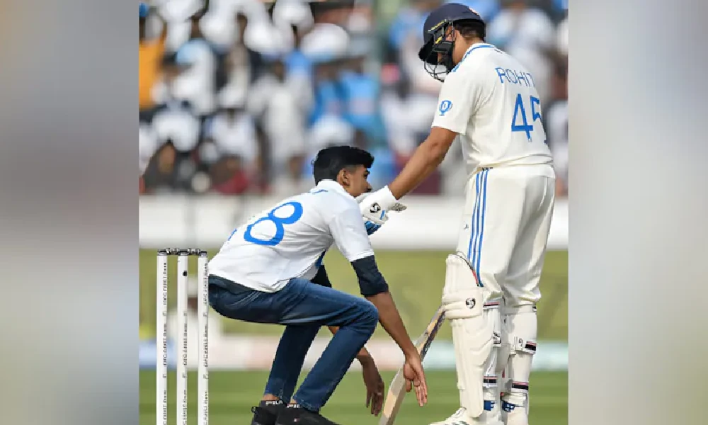 Touches Rohit Sharma's Feet During