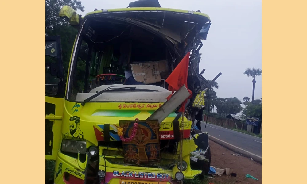 Sabarimalai Ayyappaswamy Devotees Bus Accident One dead three injured
