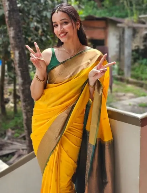 Sri nidhi shetty actress