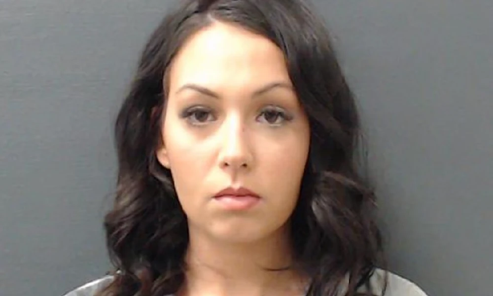 Teacher arrested having sexual realtion with her students