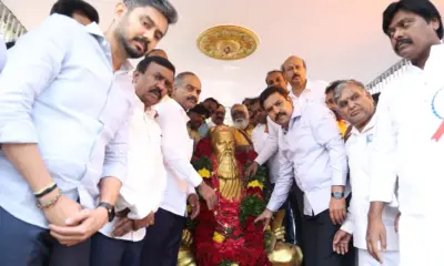Thiruvallavar statue and BY Vijayendra