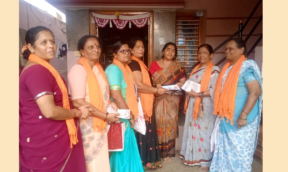 distribution of Ayodhya shri rama manthrakshathe in shira