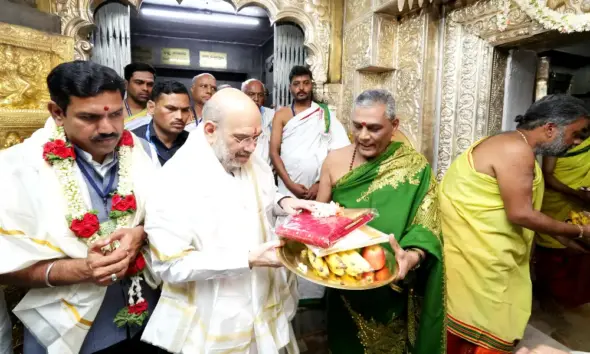 Amit Shah visir Chamundi temple